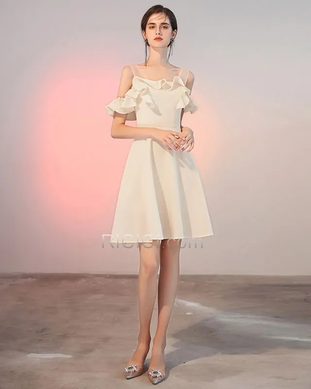 Courte Blanche À Volants Patineuse Epaule Nu Dos Nu Mousseline Col Carré 2020 Robe Cocktail Chic