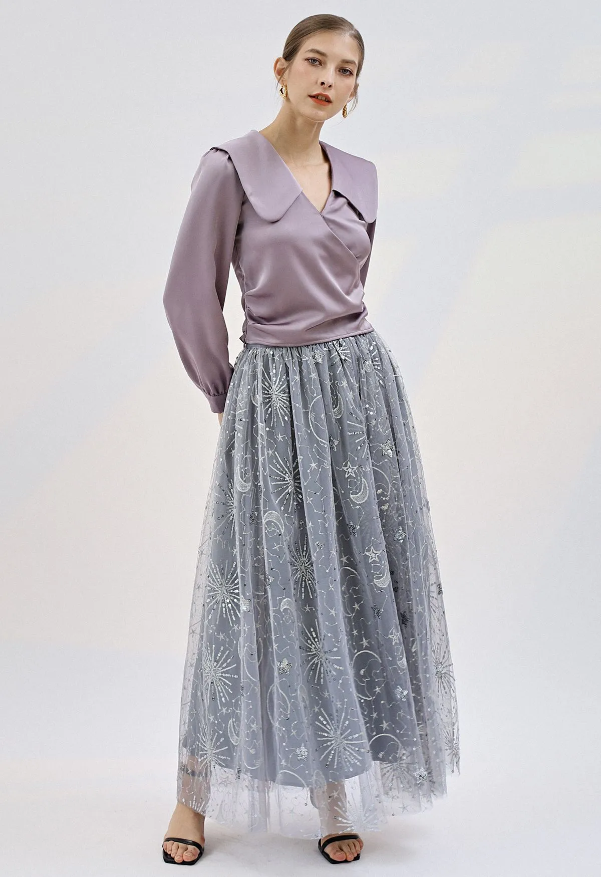 Jupe longue en tulle ornée de sequins lune et étoile en gris
