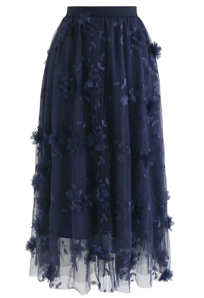 Jupe mi-longue en tulle brodé de fleurs en maille 3D en bleu marine