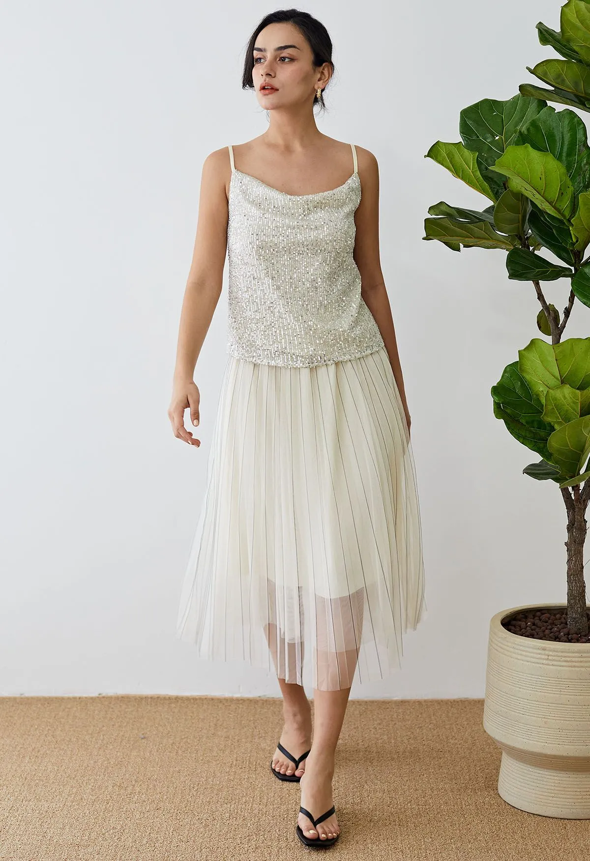 Jupe mi-longue en tulle plissé à lignes contrastées en crème