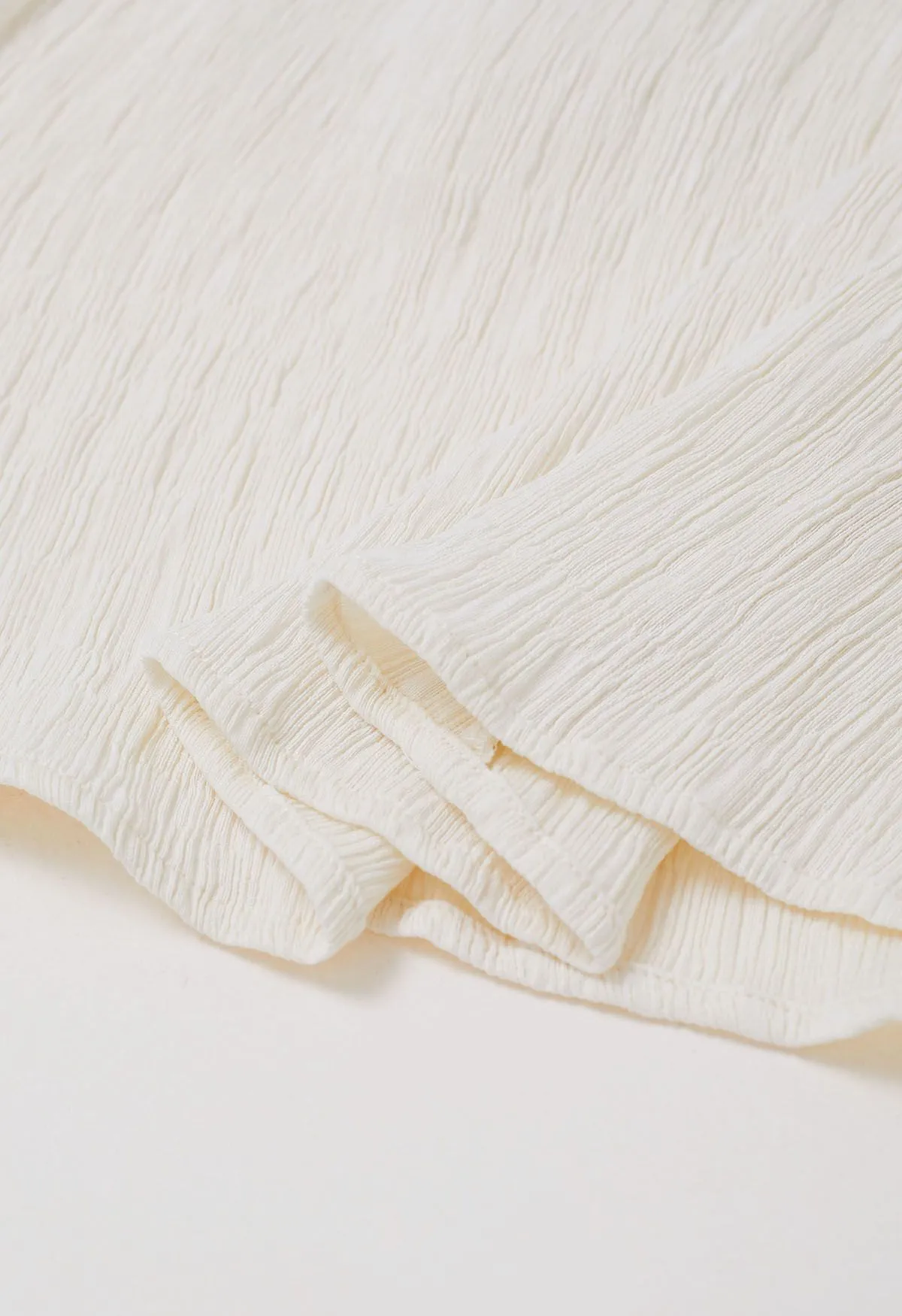 Robe caraco torsadée à texture gaufrée sur le devant