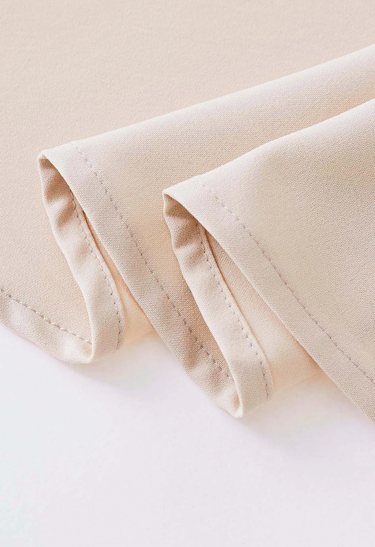 Robe caraco à volants et épaules nouées en fauve clair